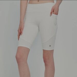 Lija Bike Shorts. White. Size Small. New.This compressive bike short is a grea